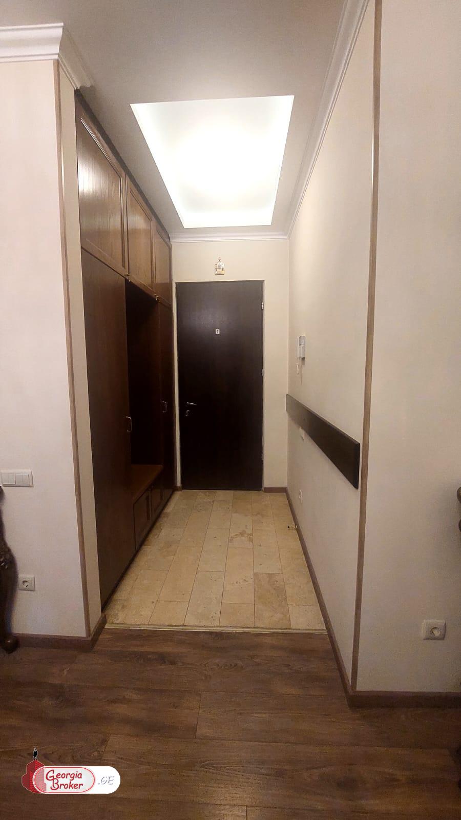 იყიდება ახალი გარემონტებული 5 ოთახიანი ბინა აბანოთუბანში